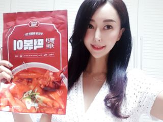 빨간키트 떡볶이 밀키트 2~3인분 매운맛 국물 떡볶이 만들기 쉬운 황금 레시피 분말 소스로 간편한 요리 — 5점을 준 리뷰어가 2021년 8월 올린 사용 사진