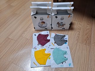 [블루 본 아이노우] 유아용 컬러마스크 40 PCS SET 2중 택 1 — 5점을 준 리뷰어가 2021년 4월 올린 사용 사진