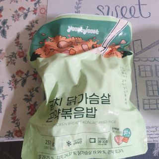 [푸딩팩토리] 요잇조잇 닭갈비 닭가슴살/김치 닭가슴살 곤약볶음밥 2종 (김치볶음밥 2개 닭갈비 볶음밥 1개) — 5점을 준 리뷰어가 2022년 8월 올린 사용 사진