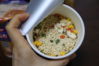 NISSIN 닛신 컵누들  4종 - 씨푸드오리지날, 씨푸드 스파이시, 씨푸드 커리, 씨푸드 XO소스 — 5점을 준 리뷰어가 2023년 1월 올린 사용 사진