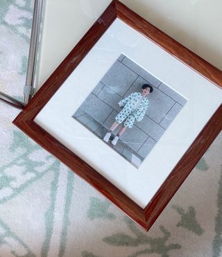 니은기억 휴대폰 속 인생샷을 담는 인생샷 액자 이태리 수입산 원목 프레임 — 5점을 준 리뷰어가 2021년 6월 올린 사용 사진