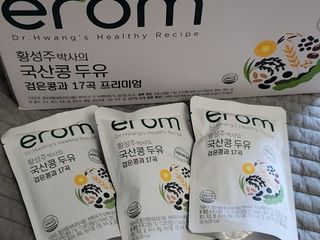 이롬 황성주 박사의 국산콩 두유 검은콩과 17곡 프리미엄 — 4.5점을 준 리뷰어가 2021년 5월 올린 사용 사진