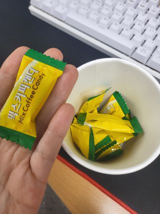 (주) 피치코리아 믹스커피캔디76g x2개입 — 5점을 준 리뷰어가 2022년 11월 올린 사용 사진