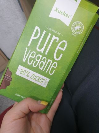 당류2g 자일리톨로 단맛을낸 슈카 퓨어비건 무설탕초콜릿 Xucker vegan 2개입 — 2점을 준 리뷰어가 2021년 4월 올린 사용 사진