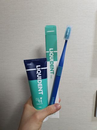 리퀴덴트 오랄케어 온가족용 리퀴덴트 더더 오랄케어 무불소 치약 + 임상시험완료 이중 미세 엠보싱 칫솔 올데이세트 — 5점을 준 리뷰어가 2021년 1월 올린 사용 사진