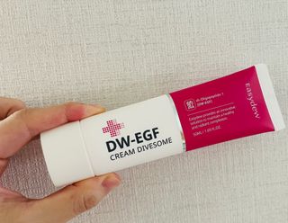 이지듀 DW-EGF 크림 다이브좀_콜라겐이 쏙쏙, 탄력피부로 다이빙 — 4점을 준 리뷰어가 2021년 2월 올린 사용 사진