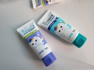닥터데디스 안심불소 튼튼치약(청포도, 민트 중 택 1) 60g + 여행용 미니 치약 15g — 5점을 준 리뷰어가 2022년 8월 올린 사용 사진
