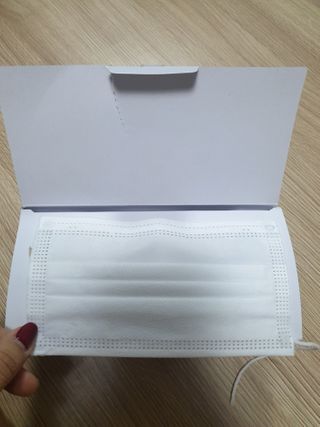 위케어 원데이 덴탈마스크 50매 화이트 대형 국내생산 — 3점을 준 리뷰어가 2021년 2월 올린 사용 사진