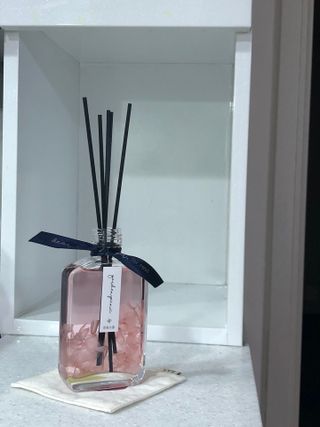 디어포레스트 쁘띠 플라워 디퓨저 시리즈 — 5점을 준 리뷰어가 2022년 8월 올린 사용 사진
