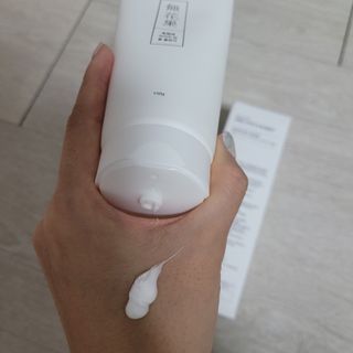 [베러오리진] 무화과 크리미 딥 폼 클렌저/피부 노폐물 & 미세먼지 99 세정 인증 민감성 피부 무자극 인증 — 5점을 준 리뷰어가 2021년 11월 올린 사용 사진