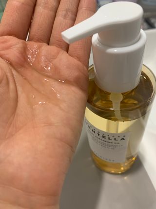 스킨1004 [SKIN1004] 마다가스카르 센텔라 라이트 클렌징 오일 200ml — 5점을 준 리뷰어가 2024년 7월 올린 사용 사진