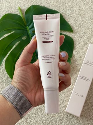 프리마인 선크림만 바꿨을 뿐인데 매일 물 2L챙겨먹고 기초케어 완벽하게 한 물빛피부 완성,셀라브UV프로텍터 — 5점을 준 리뷰어가 2023년 8월 올린 사용 사진