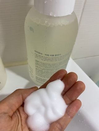 아미퓨어 [라이브] 피부장벽 강화를 위한 머랭 버블 클렌저 천연계면활성제로 온가족 사용가능 — 5점을 준 리뷰어가 2021년 7월 올린 사용 사진