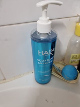 [헤어플러스] 아쿠아본드 수분샴푸/트리트먼트/크림에센스/오일에센스 4종 SET — 4.5점을 준 리뷰어가 2021년 3월 올린 사용 사진