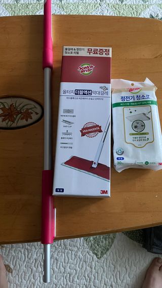 3M 스카치브라이트 비마마젠타 밀대걸레 세트+ PET 정전기청소포 대형 30매 — 5점을 준 리뷰어가 2023년 7월 올린 사용 사진