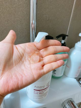 아미니 아크네 퓨어카밍 바디워시 500ml — 5점을 준 리뷰어가 2021년 7월 올린 사용 사진