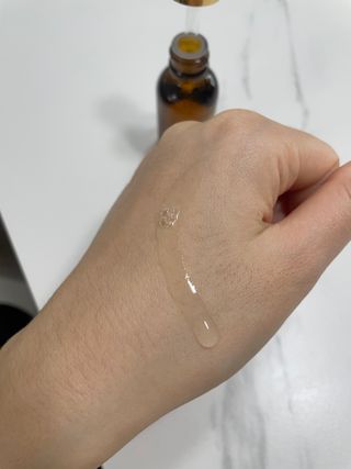 스킨큐어 산다화 비타민c 화이트닝 에센스 30ml — 5점을 준 리뷰어가 2023년 10월 올린 사용 사진