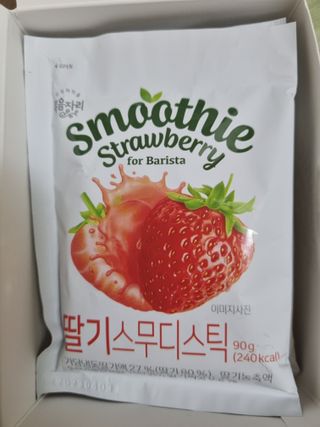 [복음자리] 바리스타 패키지 2종 랜덤발송 (딸기스무디 스틱+샤인머스캣에이드 or 망고스무디+자몽에이드) — 3.5점을 준 리뷰어가 2022년 7월 올린 사용 사진