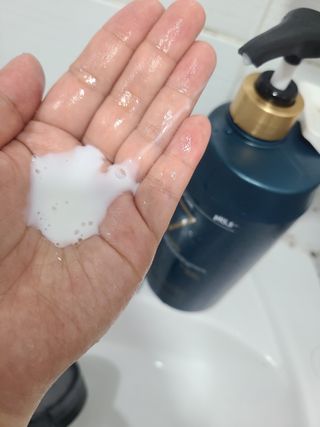 [포레스트스토리] 탈모증상완화 샴푸 1,000ml — 4점을 준 리뷰어가 2022년 6월 올린 사용 사진