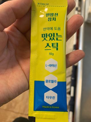 페페로니 맛있는 스틱 - 무항생제 닭고기 15개 + 원양선 참치 15개 — 5점을 준 리뷰어가 2021년 10월 올린 사용 사진