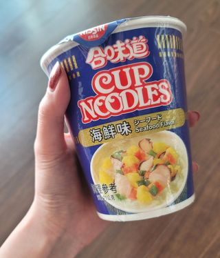NISSIN 닛신 컵누들  4종 - 씨푸드오리지날, 씨푸드 스파이시, 씨푸드 커리, 씨푸드 XO소스 — 5점을 준 리뷰어가 2021년 11월 올린 사용 사진