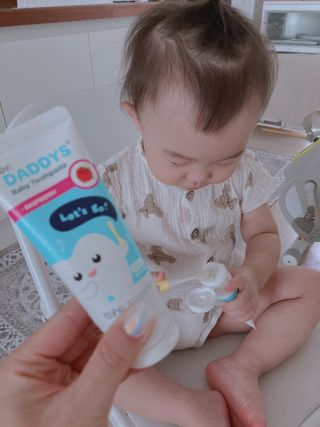 닥터데디스 안심무불소 베이비치약 60g + 여행용 미니 치약 15g — 5점을 준 리뷰어가 2022년 9월 올린 사용 사진