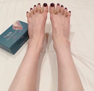휜 발가락이 아프다면..발가락 스트레칭 보조용품 쿨핀 두발애(1set-2개입) — 3점을 준 리뷰어가 2022년 6월 올린 사용 사진