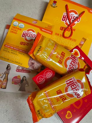 광동생활건강 [광동] 비타500데일리스틱 크리스마스 에디션 60포+20포 추가 증정&쇼핑백+스티커 gift — 5점을 준 리뷰어가 2021년 12월 올린 사용 사진