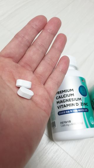 서울약사신협 네이처픽_칼슘마그네슘비타민D_1,305mg x 120캡슐 — 5점을 준 리뷰어가 2021년 9월 올린 사용 사진