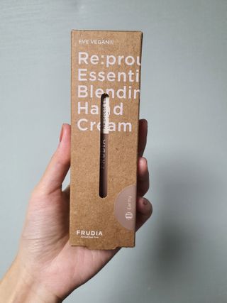 [후르디아] 끈적임 없는 착한성분 비건  핸드크림 3종 — 5점을 준 리뷰어가 2021년 10월 올린 사용 사진
