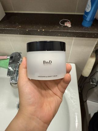 비엔디 프리용[한/영]BnD 바디 미백 겨드랑이 크림 — 5점을 준 리뷰어가 2024년 10월 올린 사용 사진