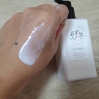 줄라이 모닝 _ JULY MORNING 줄라이모닝 하이드레이팅 퍼퓸드 바디앤핸드 에멀젼 — 4.5점을 준 리뷰어가 2021년 10월 올린 사용 사진
