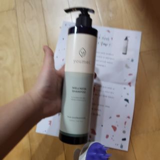 유메이 웰니스 샴푸 + 유메이 스칼프 브러쉬 — 4점을 준 리뷰어가 2022년 1월 올린 사용 사진