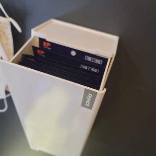 창신리빙 [프랑코 스마트 마스크 보관함 플립형] 똑똑한 정리 수납 — 5점을 준 리뷰어가 2021년 3월 올린 사용 사진