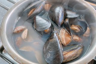 [푸딩팩토리] 바지락홍합탕 500g / 얼큰바지락홍합탕 590g — 5점을 준 리뷰어가 2022년 9월 올린 사용 사진