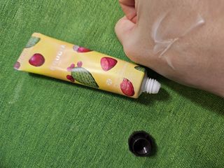 [후르디아] 골라쓰는 과즙향 핸드크림 기프트세트 — 5점을 준 리뷰어가 2023년 12월 올린 사용 사진