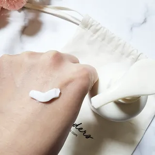 [위켄더스] 끈적임 없이 수분감을 채워주는 핸드& 바디로션 1종 랜덤발송 — 3.5점을 준 리뷰어가 2022년 5월 올린 사용 사진