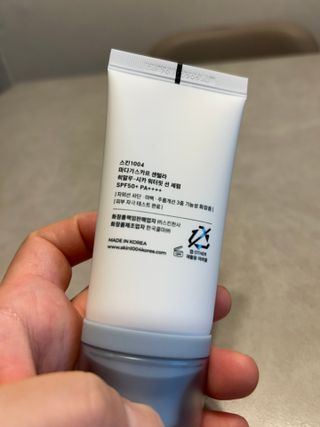 [스킨1004] 마다가스카르 센텔라 히알루-시카 워터핏 선세럼 50ml — 5점을 준 리뷰어가 2024년 5월 올린 사용 사진