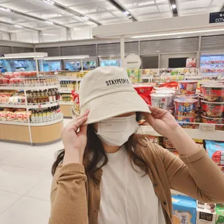 [스테이피플] STAYPEOPLE BUCKET HAT (IVORY) — 5점을 준 리뷰어가 2022년 9월 올린 사용 사진