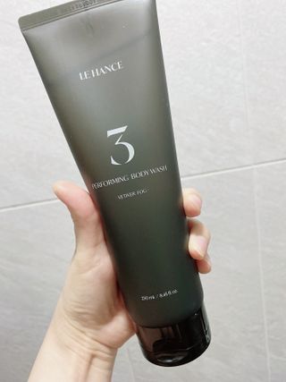 르핸스 퍼포밍 3 바디워시 비반트포렛/베티버포그 — 5점을 준 리뷰어가 2022년 12월 올린 사용 사진