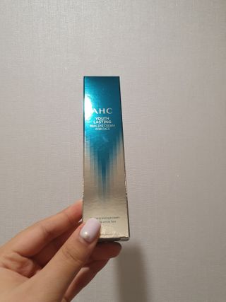 [NEW 탄력유턴 아이크림] AHC 유스 래스팅 리얼 아이크림 포 페이스 — 5점을 준 리뷰어가 2021년 2월 올린 사용 사진