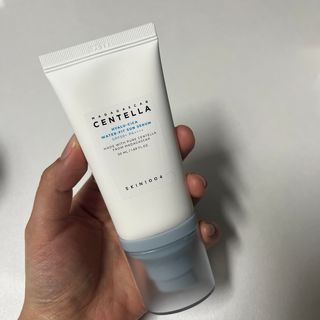 [스킨1004] 마다가스카르 센텔라 히알루-시카 워터핏 선세럼 50ml — 5점을 준 리뷰어가 2024년 5월 올린 사용 사진