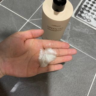 프리마인 더이상 뻣뻣하고 효과없는 탈모샴푸는 NO. 근본부터 케어하는 셀베이스 그린티샴푸(500ml) — 5점을 준 리뷰어가 2023년 1월 올린 사용 사진