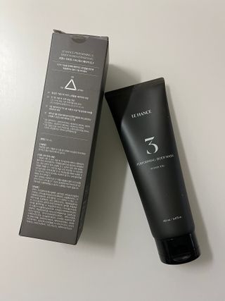 르핸스 퍼포밍 3 바디워시 비반트포렛/베티버포그 — 5점을 준 리뷰어가 2022년 12월 올린 사용 사진
