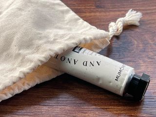 멈칫(MUMCHIT) 넥퍼퓸 NECKPERFUME 2가지 향 — 5점을 준 리뷰어가 2021년 11월 올린 사용 사진