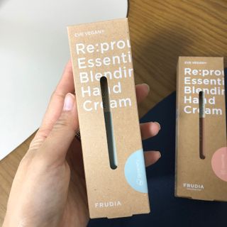 [후르디아] 끈적임 없는 착한성분 비건  핸드크림 3종 — 4.5점을 준 리뷰어가 2021년 11월 올린 사용 사진