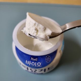 매일바이오 그릭요거트 오리지널 플레인 4개, 로스터리 커피믹스 4개 — 4.5점을 준 리뷰어가 2021년 12월 올린 사용 사진