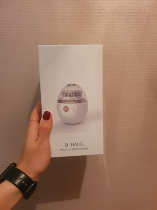 디하우트 랩 디하우트랩 클렌징 피부관리기 진동클렌저 실리콘+2종 인조모 브러시 — 5점을 준 리뷰어가 2021년 11월 올린 사용 사진