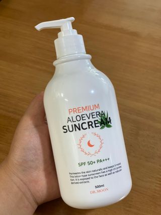 [닥터문] 프리미엄 알로에베라 선크림 500ml — 5점을 준 리뷰어가 2022년 6월 올린 사용 사진