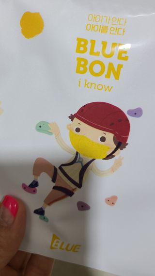 [블루 본 아이노우] 유아용 컬러마스크 40 PCS SET 2중 택 1 — 5점을 준 리뷰어가 2021년 4월 올린 사용 사진